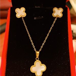 VC inspired necklace and earrings set